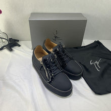 Load image into Gallery viewer, Giuseppe Zanotti May London - LUXURY KLOZETT