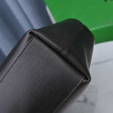 Load image into Gallery viewer, Bottega Veneta Point Medium Bag