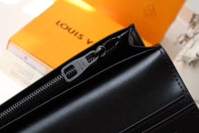 Load image into Gallery viewer, Louis Vuitton Brazza Wallet