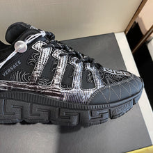 Load image into Gallery viewer, Versace Trigreca Sneakers