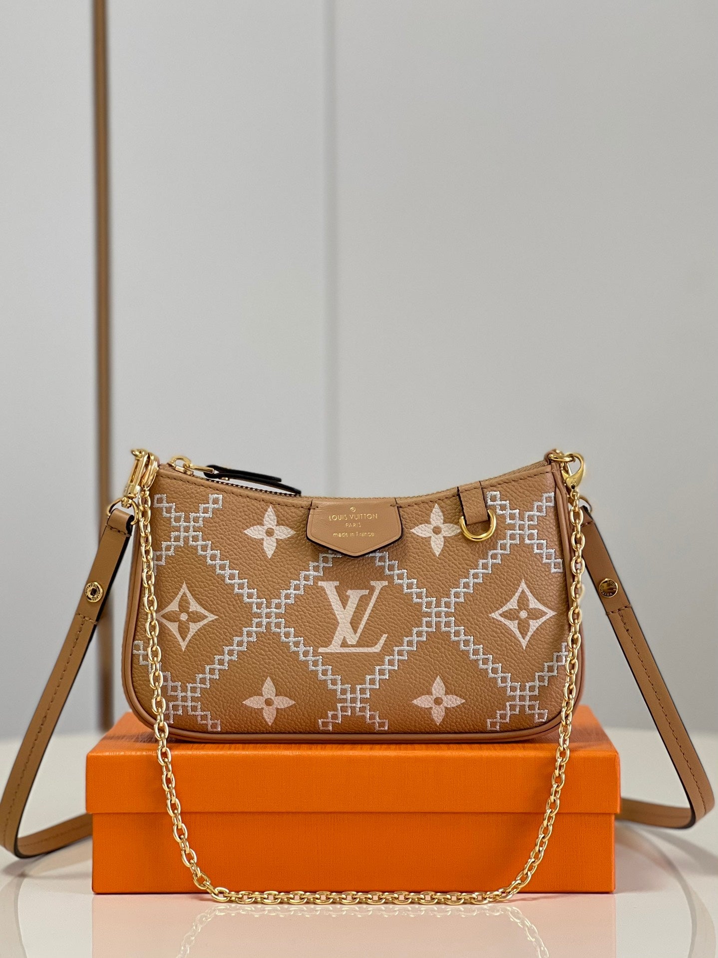 Túi Nữ Louis Vuitton Easy Pouch On Strap Monogram M81066 – LUXITY