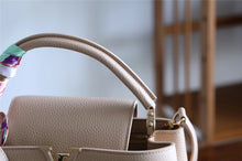 Load image into Gallery viewer, Louis Vuitton Capucines MM Bag