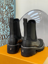 Load image into Gallery viewer, Louis Vuitton Beaubourg Ankle Boots