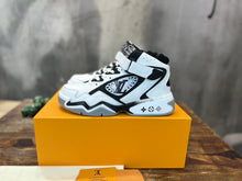 Load image into Gallery viewer, Louis Vuitton Trainer 2 Sneakers