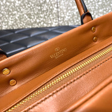 Load image into Gallery viewer, Valentino One Stud Medium Bag