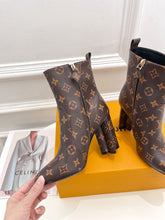 Load image into Gallery viewer, Louis Vuitton Silhouette Ankle Boots