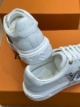 Load image into Gallery viewer, Louis Vuitton Time Out Sneakers