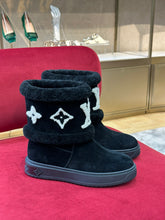 Load image into Gallery viewer, Louis Vuitton Snow DropFlat Ankle Boots