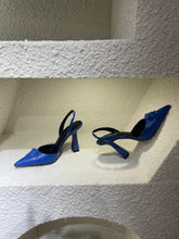 Load image into Gallery viewer, Versace La Medusa Slingback Pumps