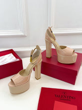 Load image into Gallery viewer, VALENTINO GARAVANI TAN-GO PLATFORM PATENT LEATHER SANDAL 155MM