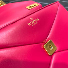 Load image into Gallery viewer, Valentino One Stud Bag With Chain