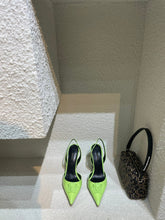 Load image into Gallery viewer, Versace La Medusa Slingback Pumps