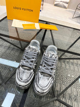 Load image into Gallery viewer, Louis Vuitton Trainer Sneakers