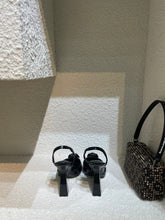 Load image into Gallery viewer, Versace La Medusa Slingback Pumps