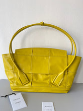 Load image into Gallery viewer, Bottega Veneta Arco Medium Bag
