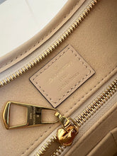Load image into Gallery viewer, Louis Vuitton Carryall PM Bag