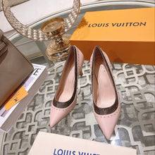 Load image into Gallery viewer, Louis Vuitton Signature Pump