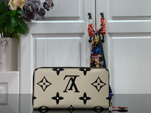 Load image into Gallery viewer, Louis Vuitton Crafty Zippy Wallet