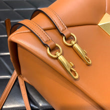 Load image into Gallery viewer, Valentino One Stud Medium Bag