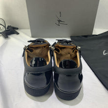 Load image into Gallery viewer, Giuseppe Zanotti May London - LUXURY KLOZETT