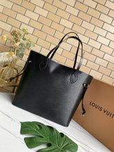 Load image into Gallery viewer, Louis Vuitton Neverfull MM Tote Bag - LUXURY KLOZETT