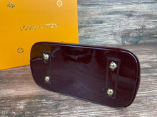 Load image into Gallery viewer, Louis Vuitton Vernis Alma BB Bag - LUXURY KLOZETT