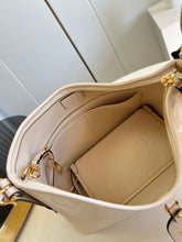 Load image into Gallery viewer, Louis Vuitton Carryall PM Bag