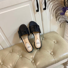 Load image into Gallery viewer, Fendi Signature Slides