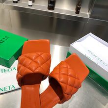 Load image into Gallery viewer, Bottega Veneta Lido Sandals
