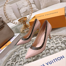Load image into Gallery viewer, Louis Vuitton Signature Pump