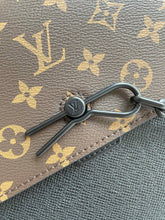 Load image into Gallery viewer, Louis Vuitton Robusto Briefcase