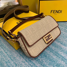 Load image into Gallery viewer, Fendi Baguette Bag