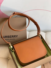 Load image into Gallery viewer, Burberry Elizabeth Medium Bag