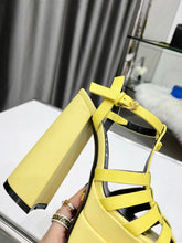 Load image into Gallery viewer, Versace La Medusa Platform Sandals