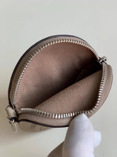 Load image into Gallery viewer, Louis Vuitton Bella Bag