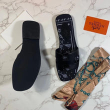 Load image into Gallery viewer, Hermes Oran Sandals - LUXURY KLOZETT