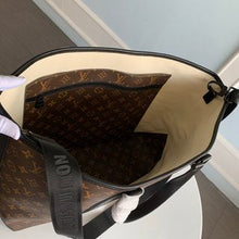 Load image into Gallery viewer, Louis Vuitton Week End Tote GM Bag