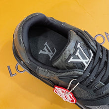 Load image into Gallery viewer, Louis Vuitton Trainer Sneakers