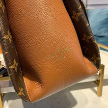 Load image into Gallery viewer, Louis Vuitton Surene MM Bag - LUXURY KLOZETT