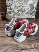 Load image into Gallery viewer, Dior D Connect Sneaker - LUXURY KLOZETT