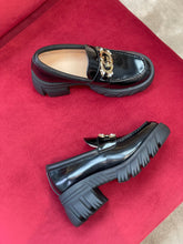 Load image into Gallery viewer, Gucci Women Lug Sole interlocking G Loafer