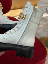 Load image into Gallery viewer, Fendi Fendigraphy Boots