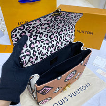 Load image into Gallery viewer, Louis Vuitton Pochette Metis Bag