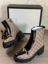 Load image into Gallery viewer, Gucci Horsebit Boot With interlocking G