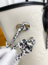 Load image into Gallery viewer, Louis Vuitton Neverfull MM Bag