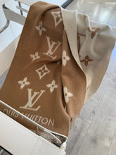 Load image into Gallery viewer, Louis Vuitton Reykjavik Scarf
