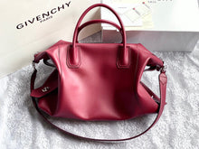 Load image into Gallery viewer, Givenchy Medium Antigona Soft Bag In Smooth Leather