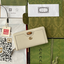 Load image into Gallery viewer, Gucci Diana Continental Wallet
