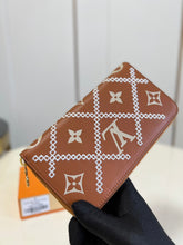 Load image into Gallery viewer, Louis Vuitton Zippy Wallet