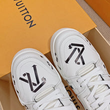 Load image into Gallery viewer, Louis Vuitton Trainer Sneakers